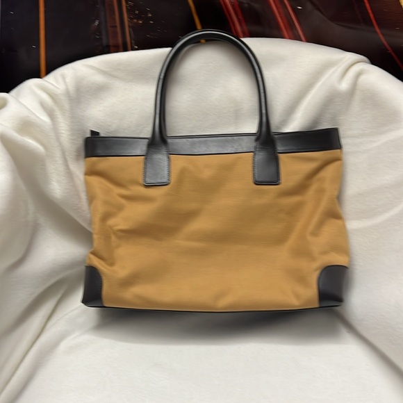 Gucci tote Preloved very clean inside and out size 9x14 - Picture 3 of 6